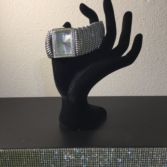 SILVER BRACELET WATCH WITH RHINESTONES - Picture 7 of 8